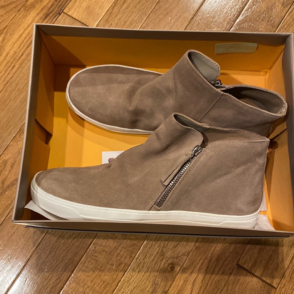 New in box light tan suede